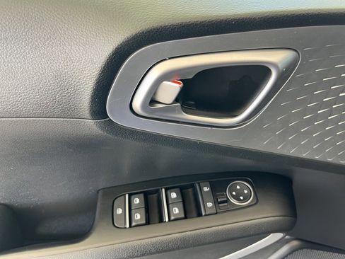 Used 2025 Kia Soul LX w/ LX Technology Package image 17