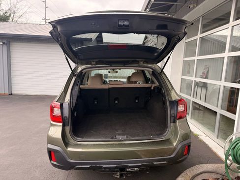 Used 2019 Subaru Outback 2.5i Premium image 11