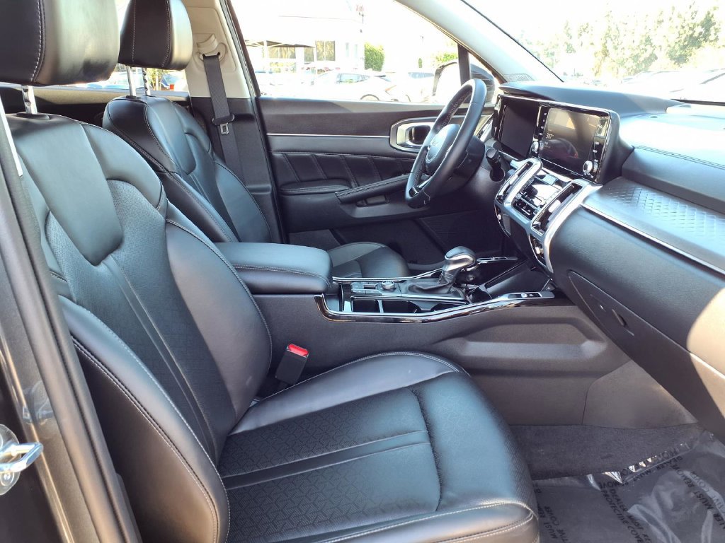 Certified 2023 Kia Sorento SX FWD image 7