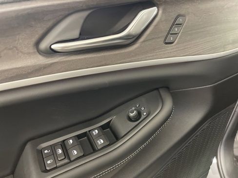 New 2025 Jeep Grand Cherokee Limited image 11