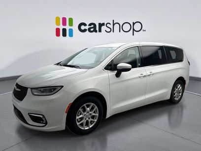 Used 2023 Chrysler Pacifica Touring-L