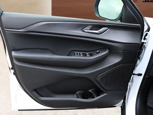 New 2025 Jeep Grand Cherokee L Laredo w/ Luxury Tech Group I image 10