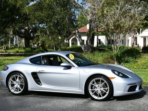 Used 2018 Porsche 718 Cayman RWD image 8