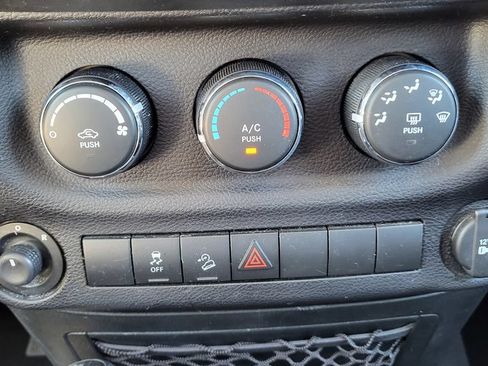 Used 2015 Jeep Wrangler Unlimited Sport w/ Quick Order Package 24S AWD/4WD image 34