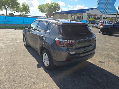 Used 2018 Jeep Compass Sport FWD image 4