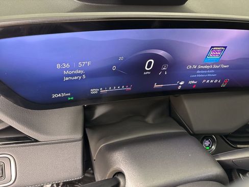 Used 2025 Buick Enclave Preferred image 26