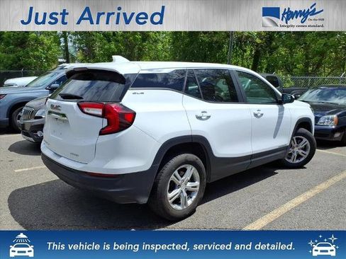 Used 2024 GMC Terrain SLE AWD/4WD image 3