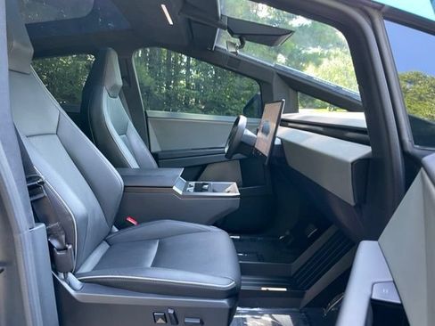 Used 2024 Tesla Cybertruck AWD Crew Cab image 20
