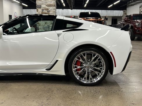 Used 2016 Chevrolet Corvette Z06 w/ 3LZ Preferred Equipment Group image 8