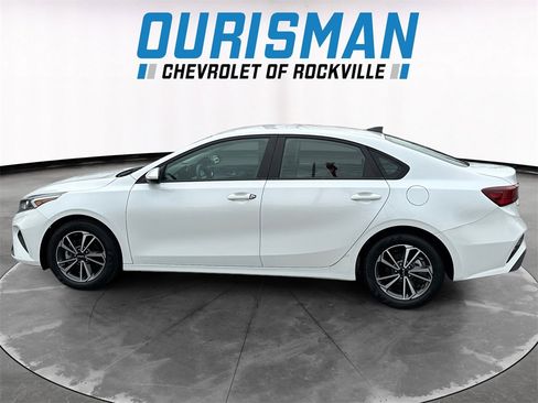 Used 2023 Kia Forte LXS image 3