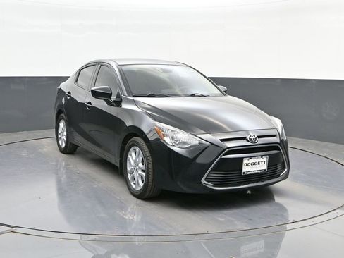 Used 2017 Toyota Yaris iA image 22