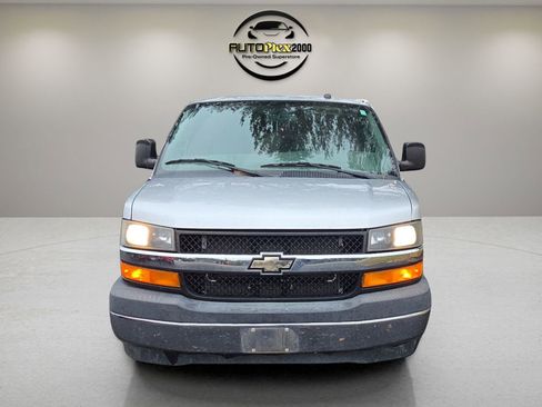 Used 2017 Chevrolet Express 3500 LT w/ LT Preferred Equipment Group image 2