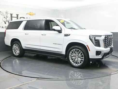 Used 2025 GMC Yukon XL Denali AWD/4WD image 6