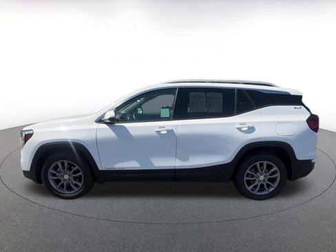 Used 2024 GMC Terrain SLT AWD/4WD image 9
