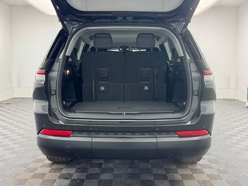 Used 2023 Jeep Grand Cherokee L Limited w/ Black Appearance Package image 10