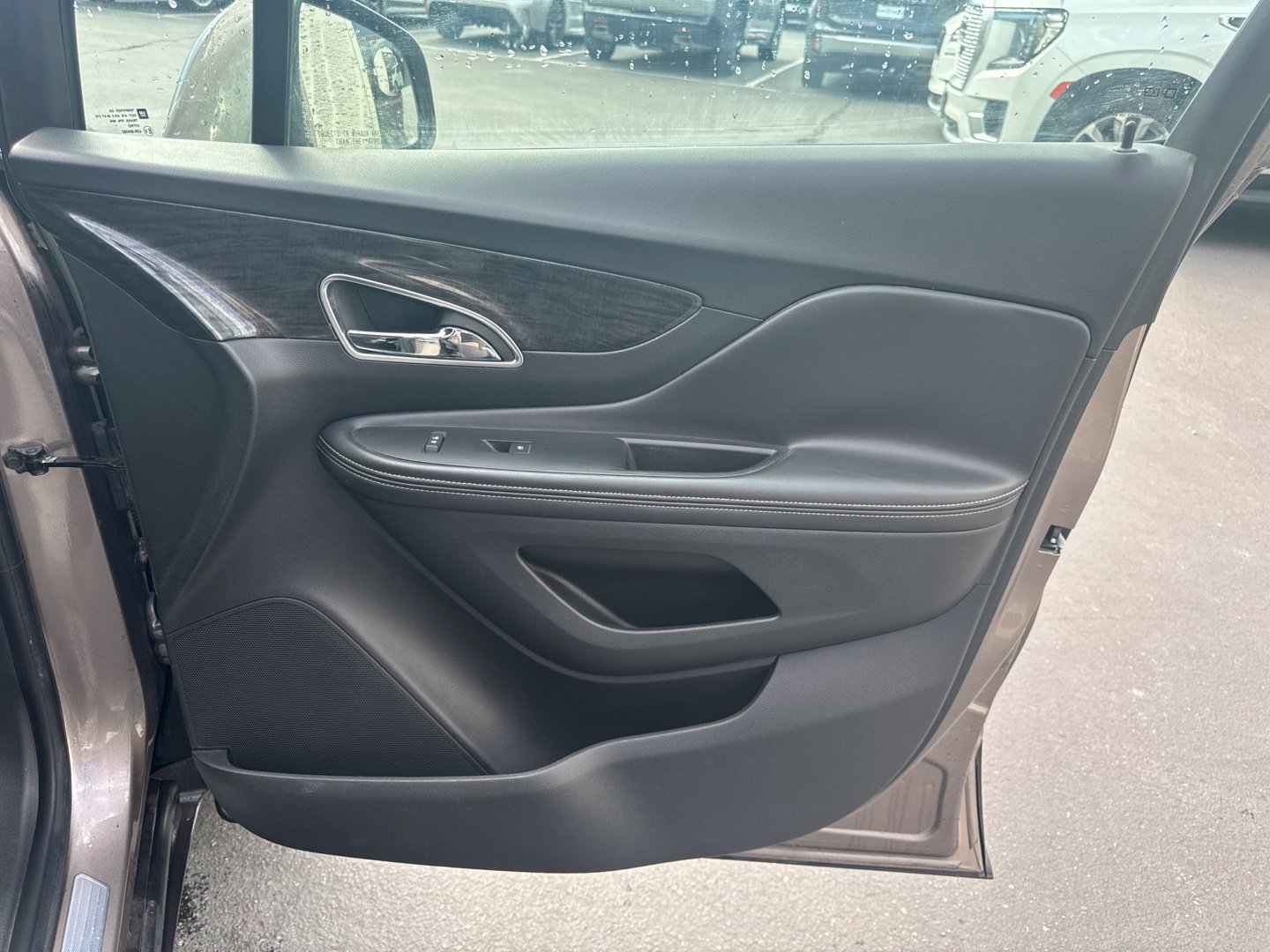 Used 2014 Buick Encore FWD image 11
