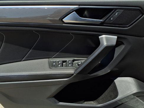 Certified 2023 Volkswagen Tiguan SE R-Line FWD image 21