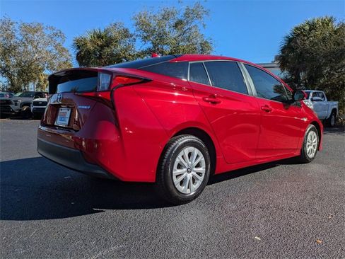 Used 2019 Toyota Prius LE image 4