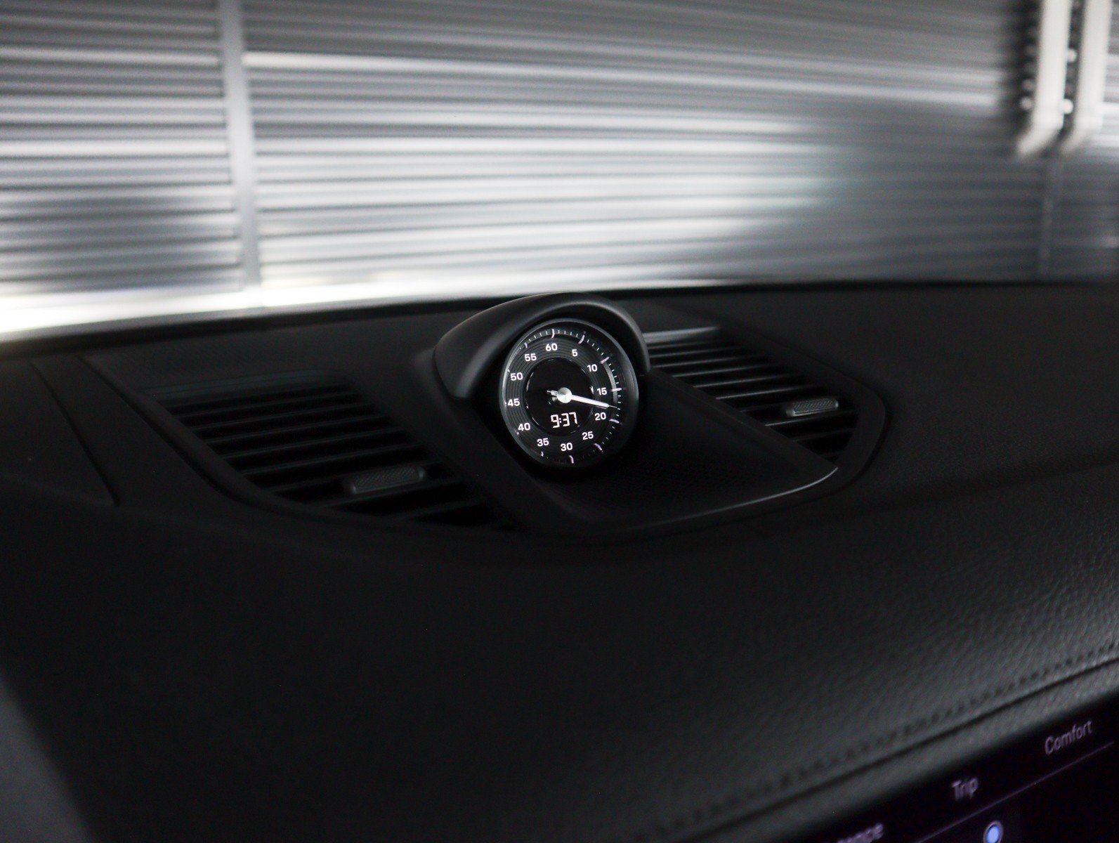 Used 2025 Porsche Panamera RWD image 21