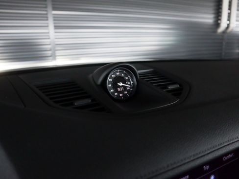Certified 2025 Porsche Panamera RWD image 21