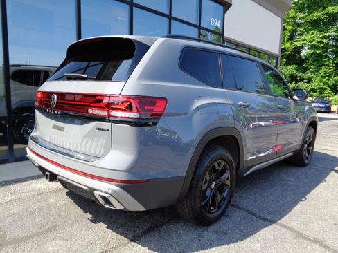 Used 2025 Volkswagen Atlas Peak Edition SE AWD/4WD image 5