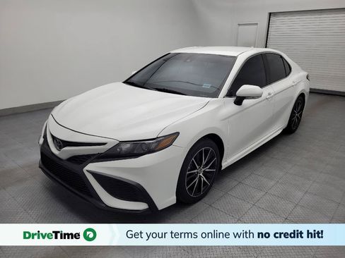 Used 2021 Toyota Camry SE w/ Convenience Package FWD image 1