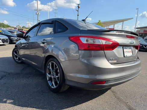 Used 2014 Ford Focus SE w/ Equipment Group 201A FWD image 10