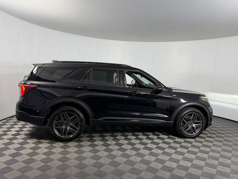 Used 2025 Ford Explorer ST-Line w/ ST-Line Street Pack AWD/4WD image 3
