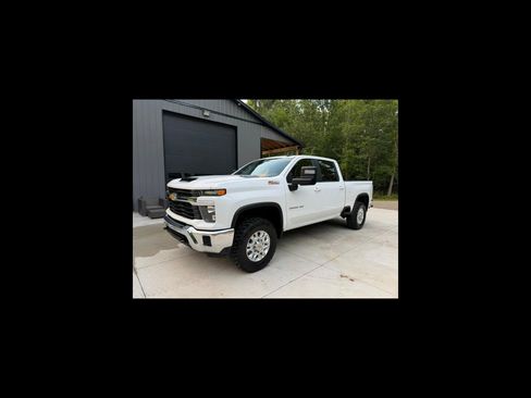 Used 2024 Chevrolet Silverado 2500 LT AWD/4WD image 1