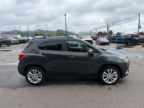 Used 2017 Chevrolet Trax Premier w/ Driver Confidence II Package AWD/4WD image 19
