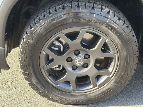 Used 2025 Honda Pilot TrailSport image 16
