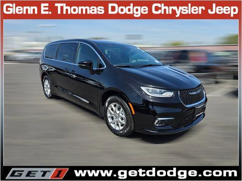 New 2025 Chrysler Pacifica Select image 1