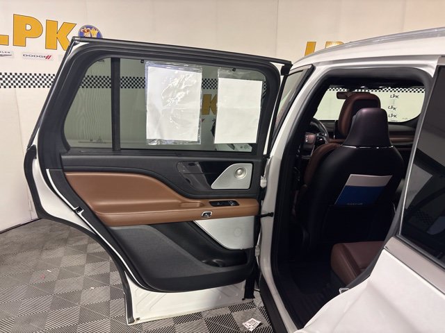 Used 2020 Lincoln Aviator Reserve w/ Equipment Group 202A AWD/4WD image 13
