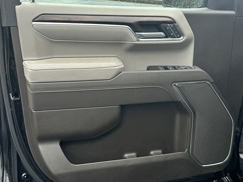 Certified 2025 GMC Sierra 1500 SLT image 11