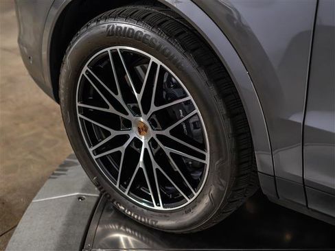 Certified 2026 Porsche Cayenne Coupe AWD/4WD image 16