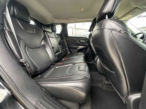 Used 2019 Jeep Cherokee Limited AWD/4WD image 34