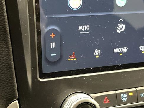 Used 2024 Ford Edge SEL image 7