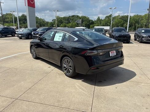 New 2026 Nissan Sentra SL w/ Floor Mat Package FWD image 5