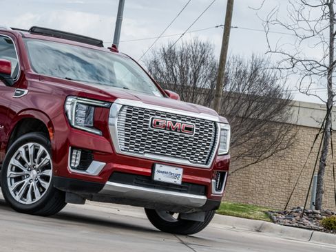 Used 2024 GMC Yukon XL Denali w/ Advanced Technology Package image 5