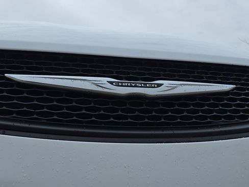 Used 2023 Chrysler Voyager LX image 32