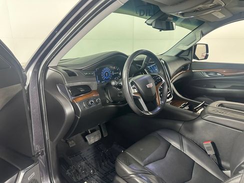 Used 2018 Cadillac Escalade Luxury w/ LPO, Radiant Package AWD/4WD image 19