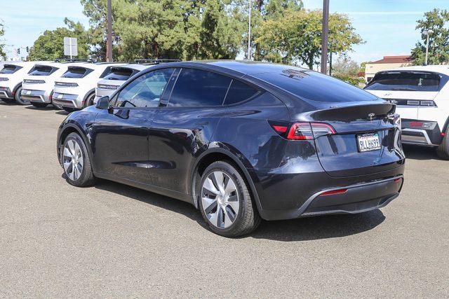 Used 2024 Tesla Model Y Long Range AWD/4WD image 2