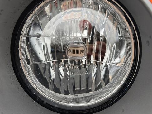 Used 2025 Jeep Wrangler Sport image 22