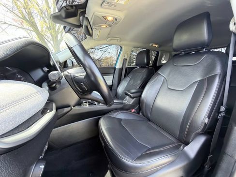 Used 2022 Jeep Compass Latitude AWD/4WD image 12
