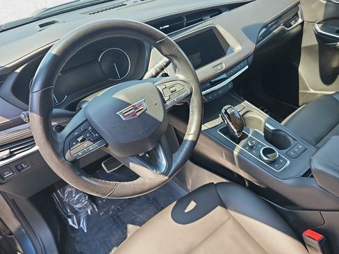 Used 2020 Cadillac XT4 Sport w/ Cold Weather Package image 16