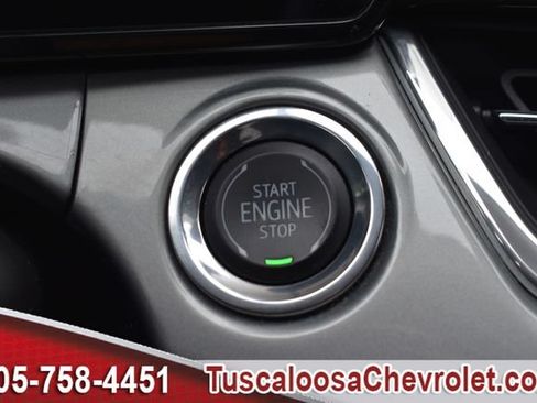 Certified 2025 Chevrolet Trax LT FWD image 34