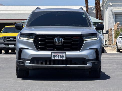 Used 2025 Honda Pilot TrailSport image 9