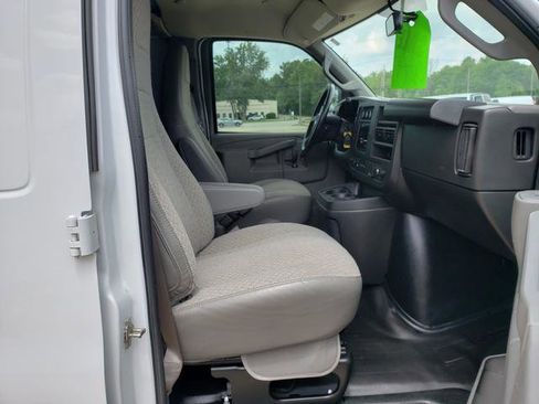 Used 2022 Chevrolet Express 3500 Extended w/ Driver Convenience Package RWD image 16