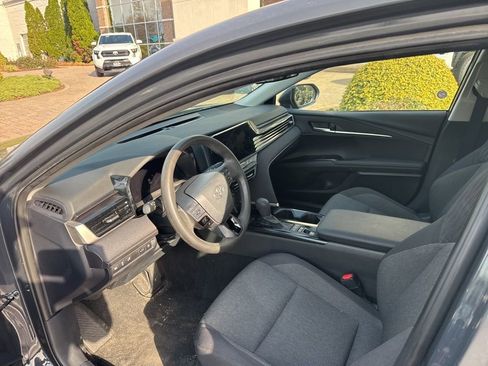 Used 2025 Toyota Camry LE image 10