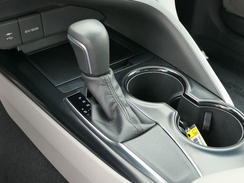 Used 2018 Toyota Camry SE image 23